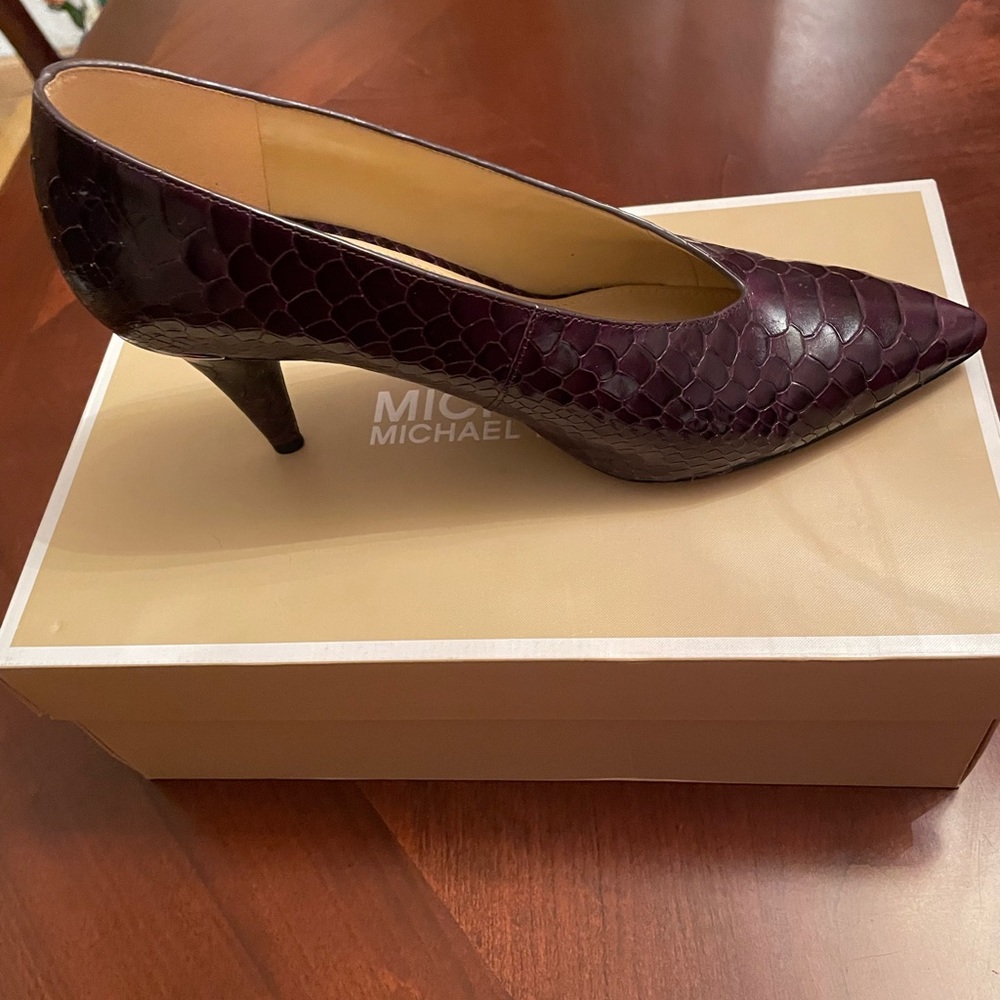 Michael Kors Collection. Dark purple color, very good condition,comfortable